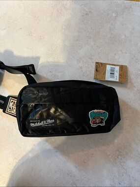 Mitchell & Ness Black Vancouver Grizzlies Belt Bag Unisex